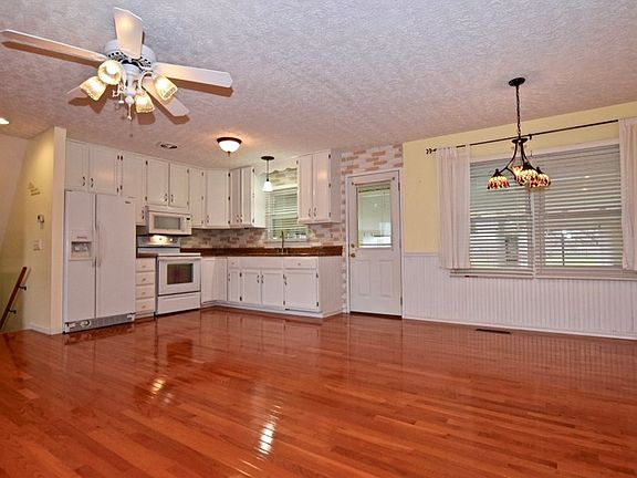 3rd image of 1655 Weiss Ave