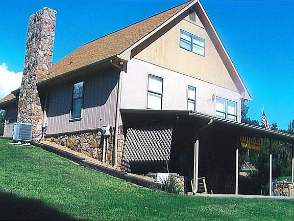 This house is located in Paradise Valley, a very quiet neighborhood.