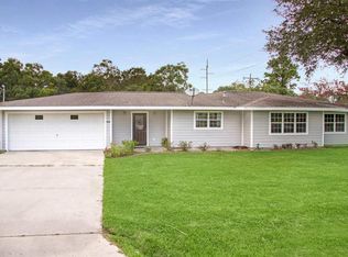 200 Meadow Dr, Bridge City, TX 77611