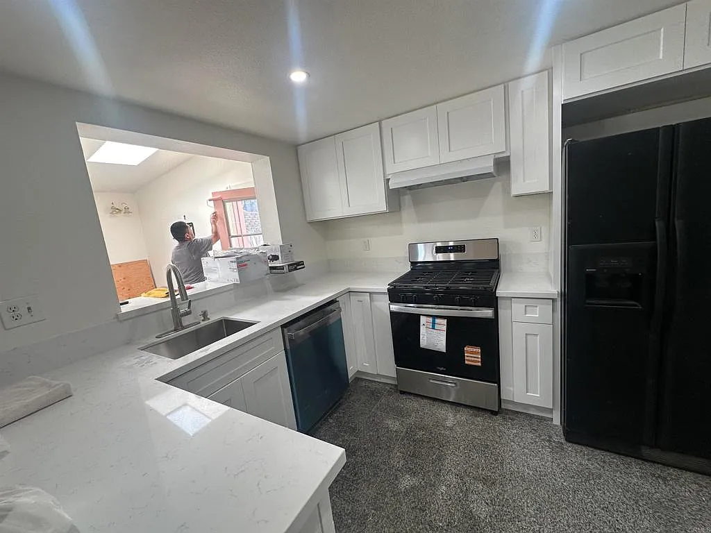 4 bed, 2000 sqft, $4,800 — Photo 4