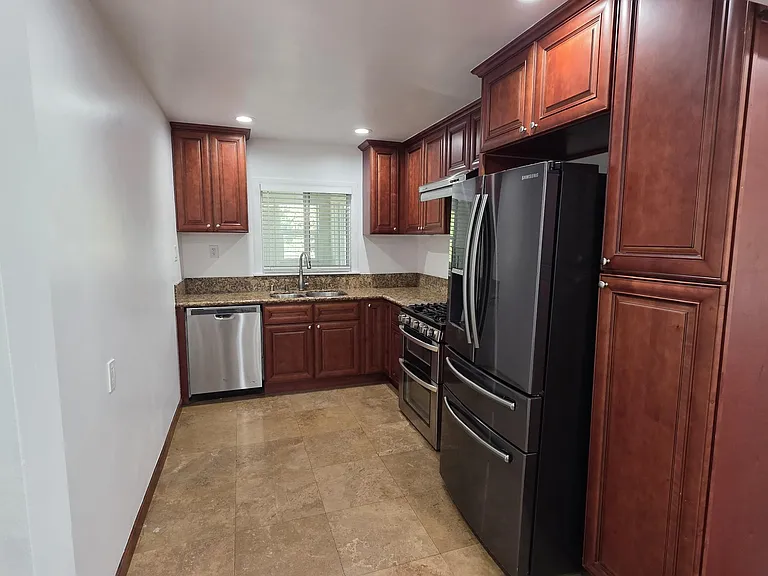 1718 S Baldwin Ave — Photo 6
