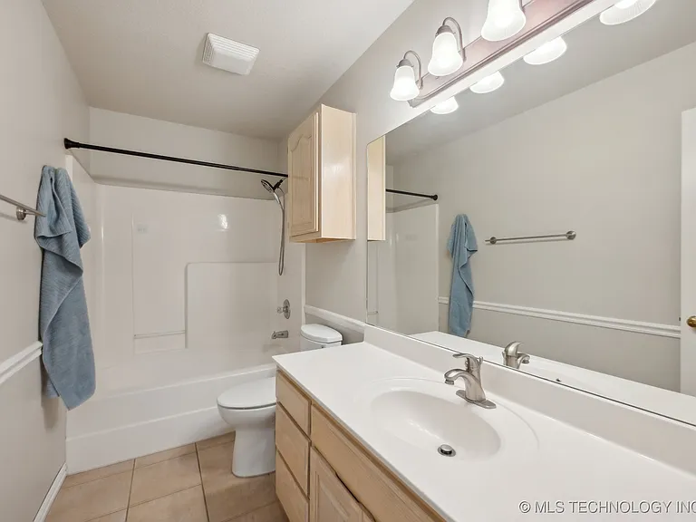 1504 S Desert Palm Ave — Photo 16