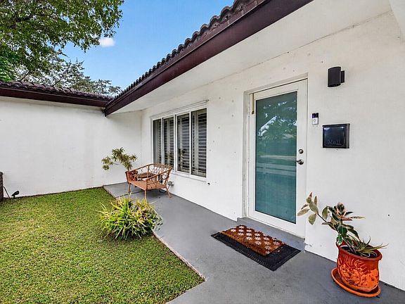 3rd image of 4031 NE 15TH Avenue