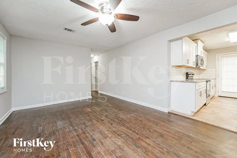 3 bed, 2.0 bath, 1407 sqft, $2,295 — Photo 2