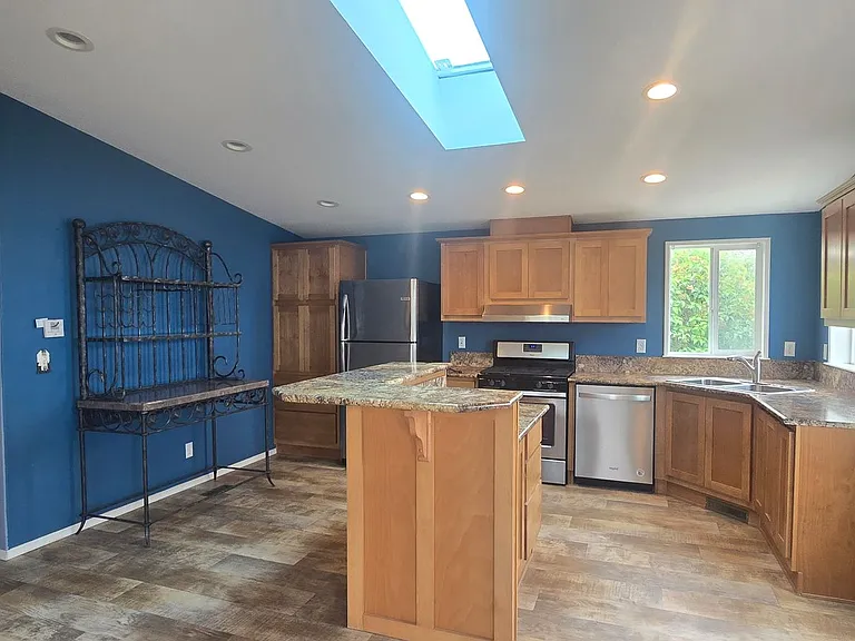 200 Cypress Cir — Photo 15