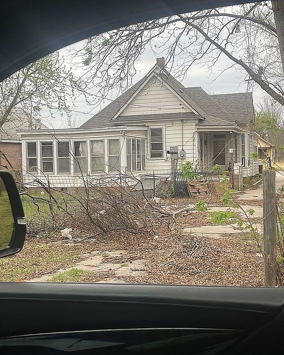 2nd image of 408 E Broadway St