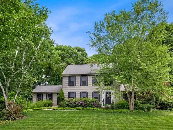 8 Buckskin Dr, Reading, MA 01867