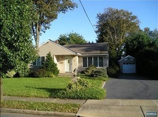 20 Ivanhoe Ln, Clifton, NJ 07013