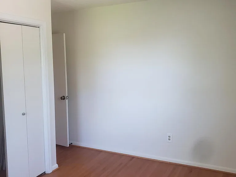 405 Creek Ln — Photo 11