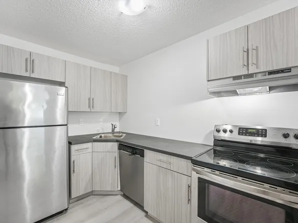 7915 112th Ave NW #101, Edmonton, AB T5B 0E7