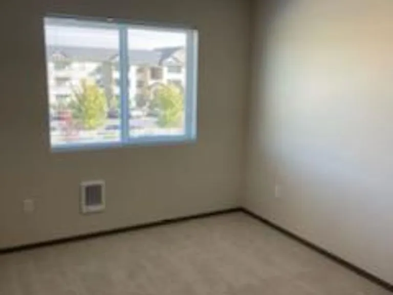 Modern design 3 bed, 2.5 bath duplex Available July 10th! — Photo 11