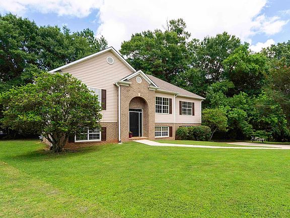 2nd image of 113 King James Cir