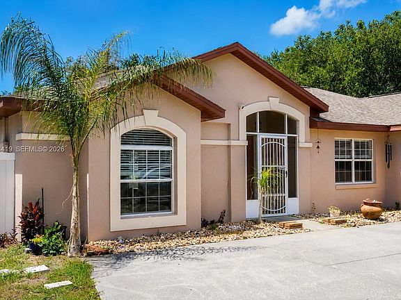 2nd image of 11130 Fountain Lakes Blvd
