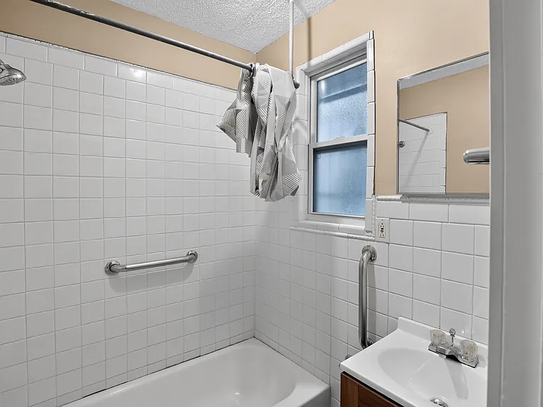 4010 Ravenwood Ave — Photo 6
