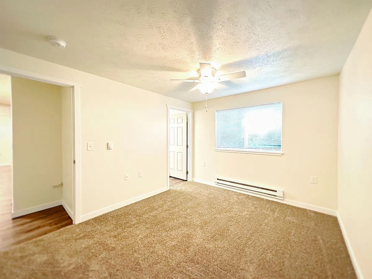 Regal Heights — Photo 3