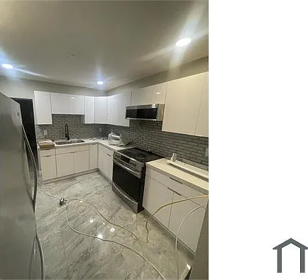 5 bed, 2200 sqft, $4,200 — Photo 4
