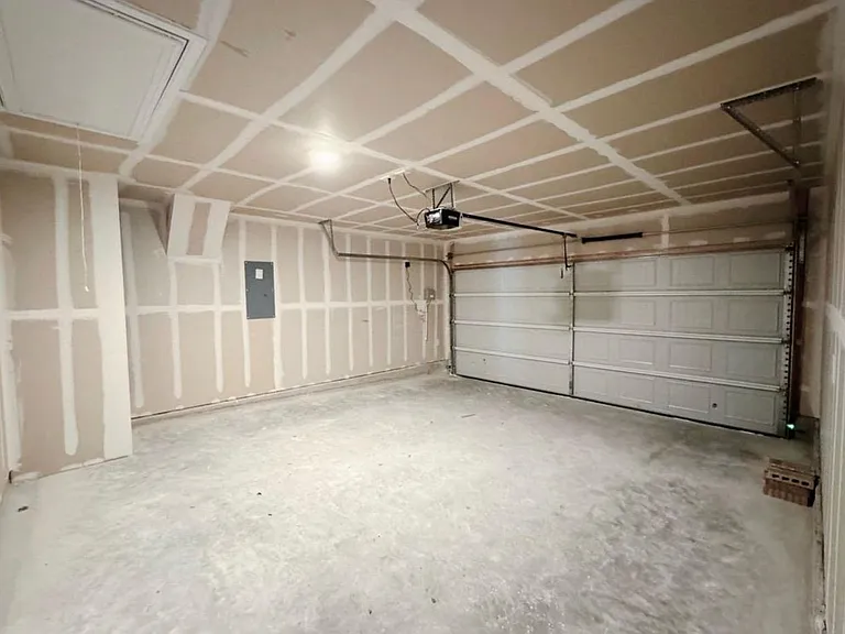 413 Abbey Ln — Photo 15