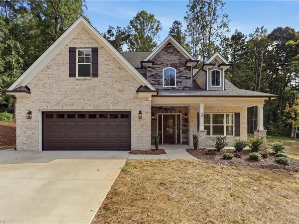 201 Indian Wells Cir, Lexington, NC 27295