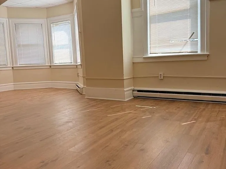 100 Main St #6 — Photo 21