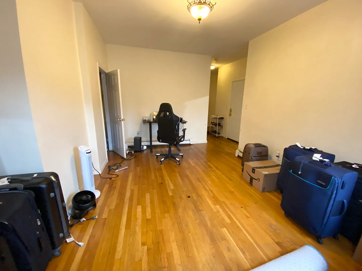 3 bed, 1.0 bath, 850 sqft, $2,700 — Photo 2