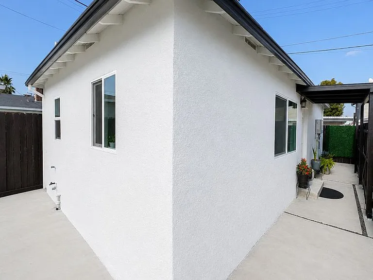 2886 Sumner Ave — Photo 3