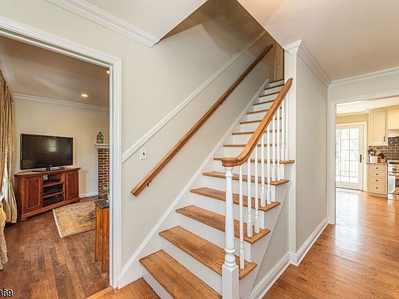 3rd image of 19 Bedford Rd