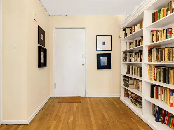 209-80 18th Avenue #3E, Bayside, NY 11360
