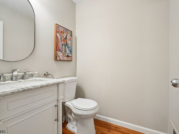 4th image of 137 Kingston Ct