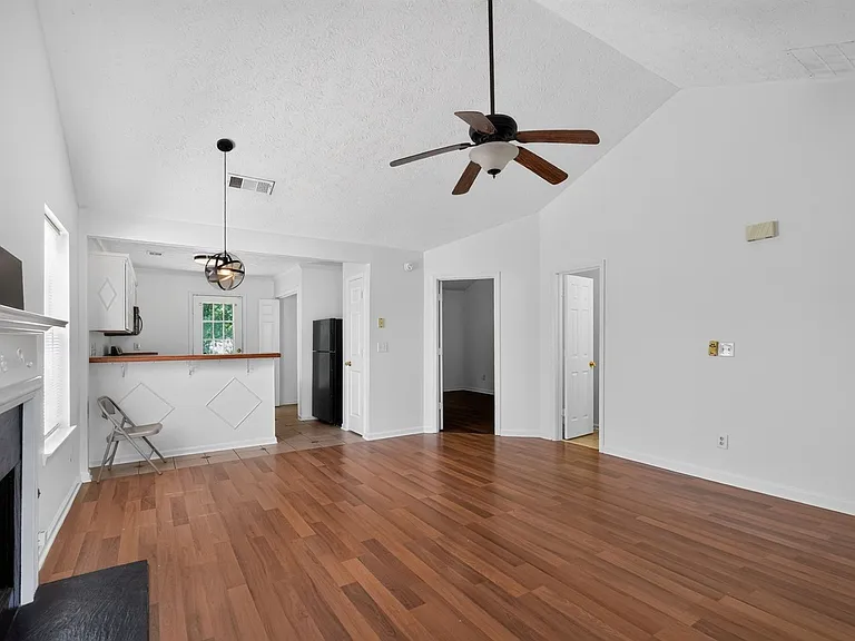 327 Autumn Lake Dr — Photo 7