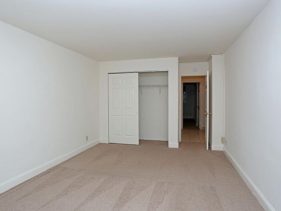 5th image of 98 Hoyt St APT 1B