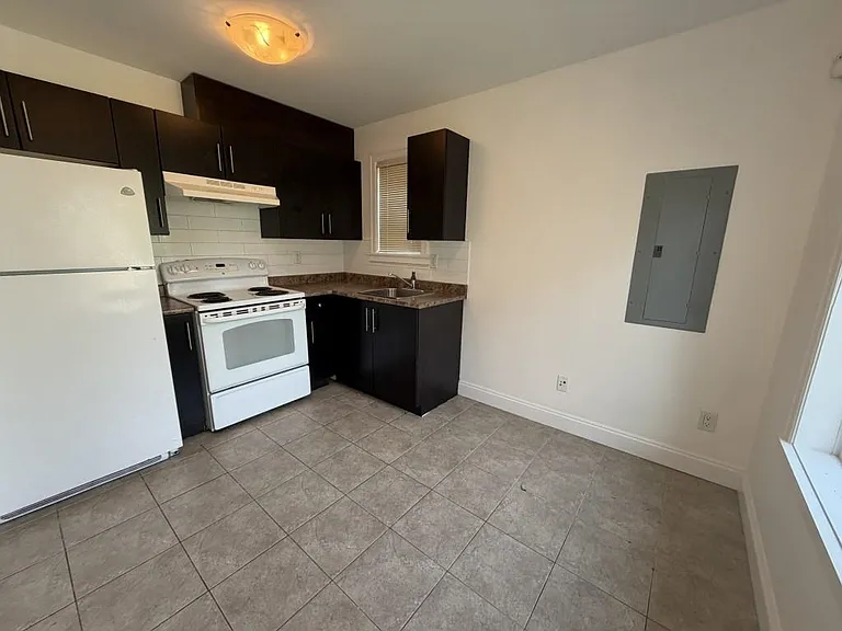 2629 Pandora St #BASEMENT WEST — Photo 3