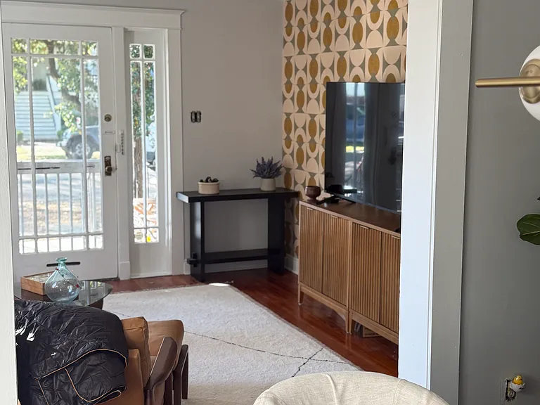 2421 Nashville Ave — Photo 2