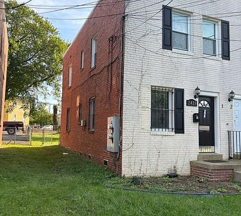 3rd image of 2429 Irving St SE