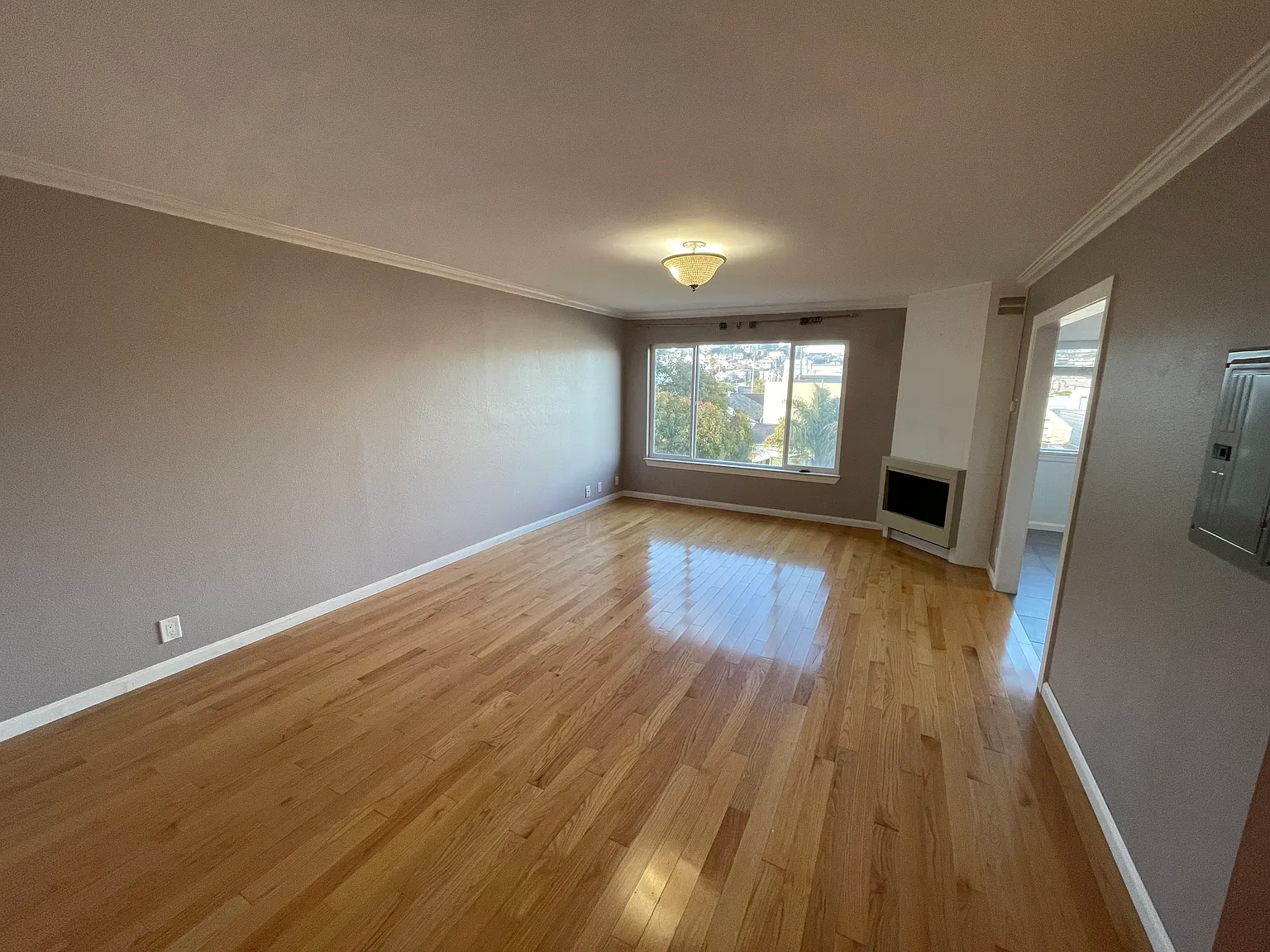 2 bed, 1000 sqft, $6,500 — Photo 3