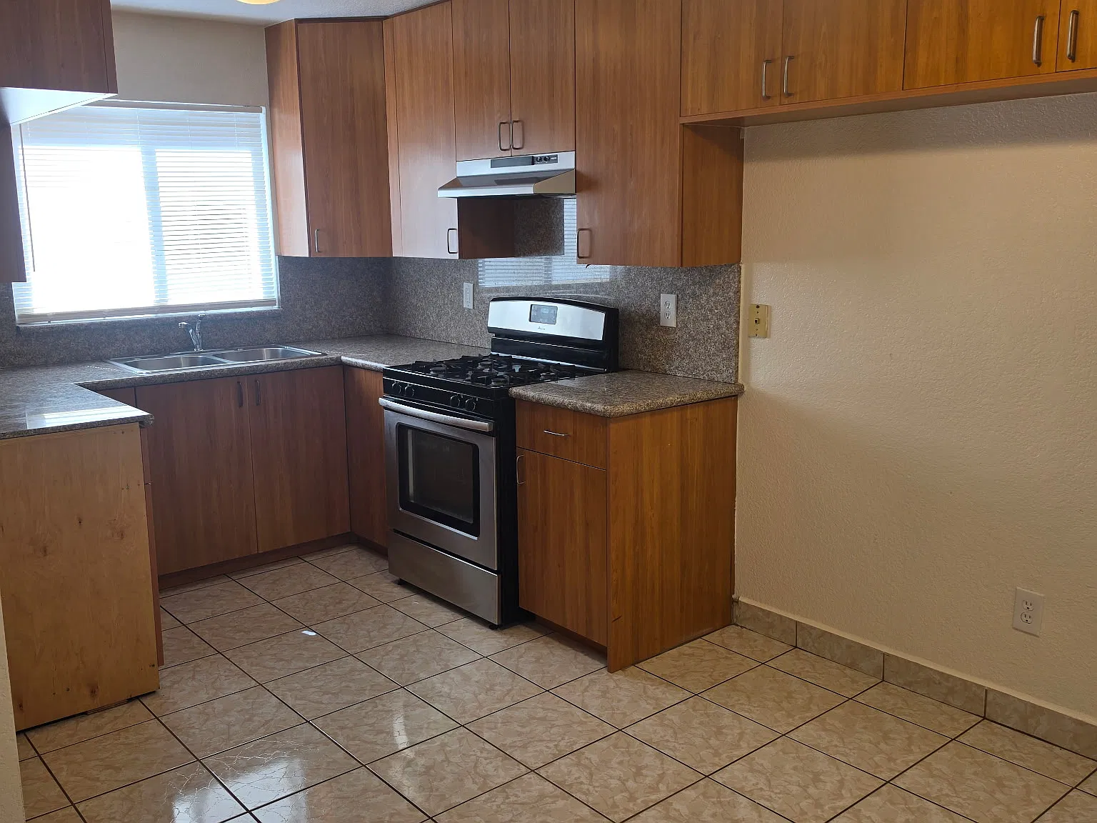 2 bed, 825 sqft, $2,650 — Photo 3