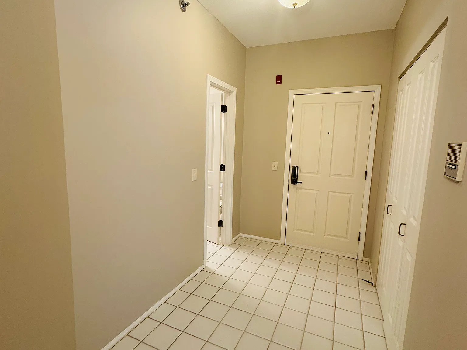 2 bed, 1010 sqft, $1,995 — Photo 2