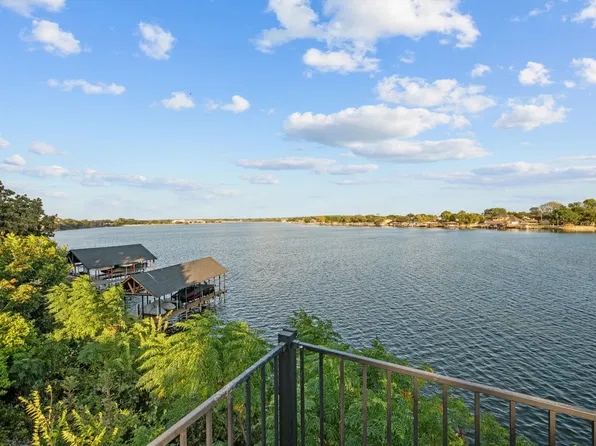 400 W Atchley Dr, Granbury, TX 76048