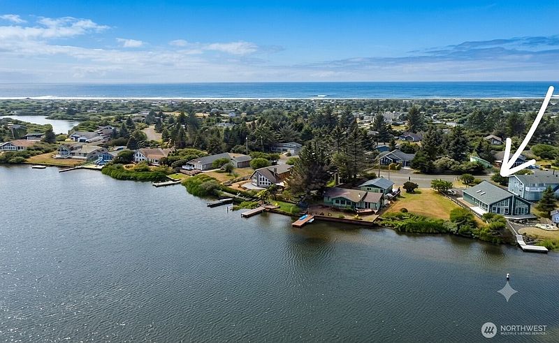3rd image of 798 Cod Court SW