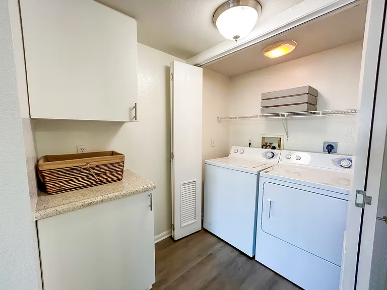 La Pacifica Apartments — Photo 6