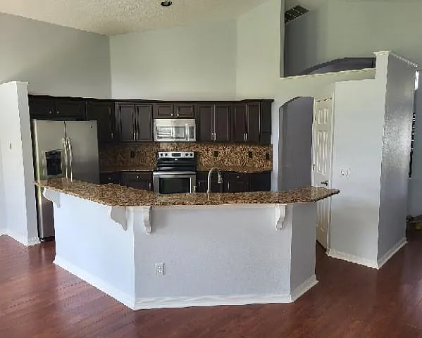 4 bed, 2281 sqft, $2,595 — Photo 3