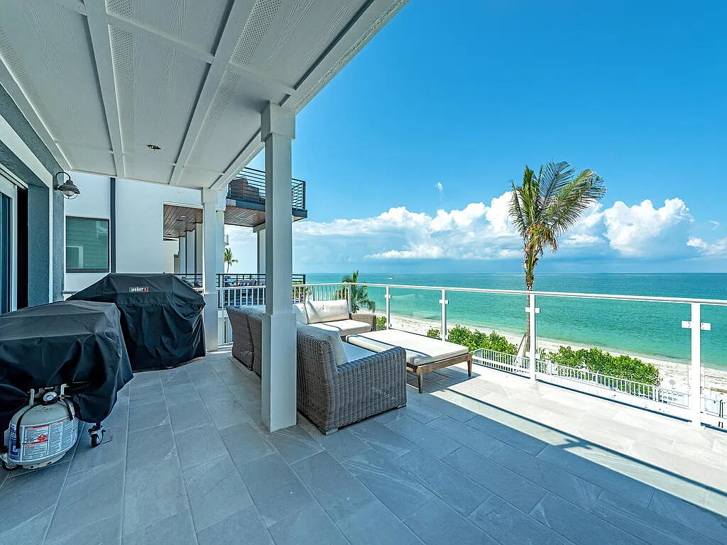 6 bed, 4.5 bath, 3400 sqft, $60,000 — Photo 2