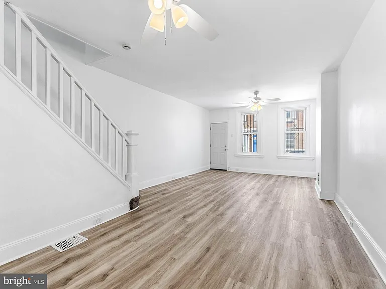 1831 E Clementine St — Photo 7