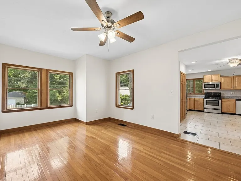 90 E Main St #2 — Photo 8