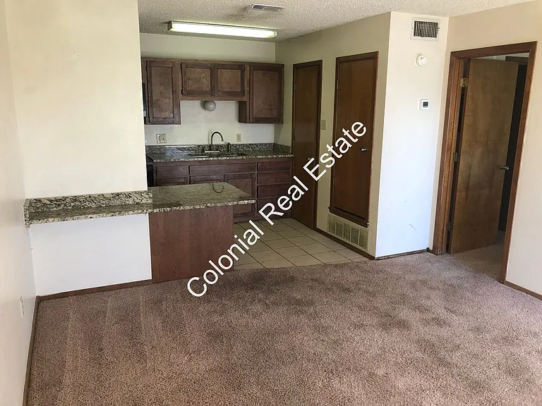 813 Laurelwood Dr — Photo 3