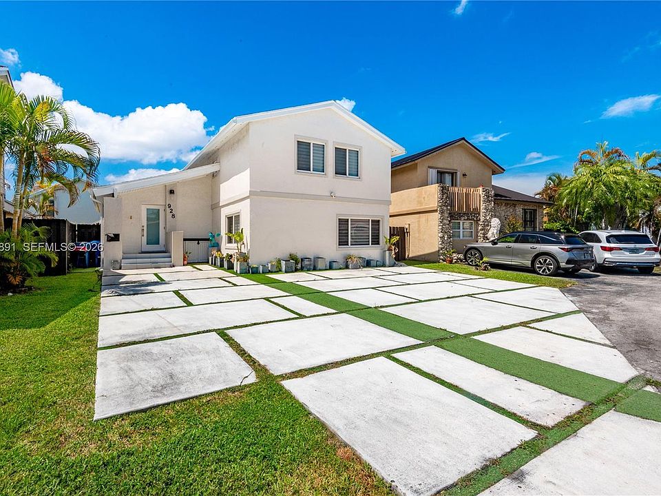 1st image of 928 NW 106th Avenue Cir