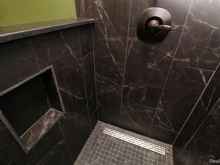 37752 Huron Pointe Dr — Photo 19