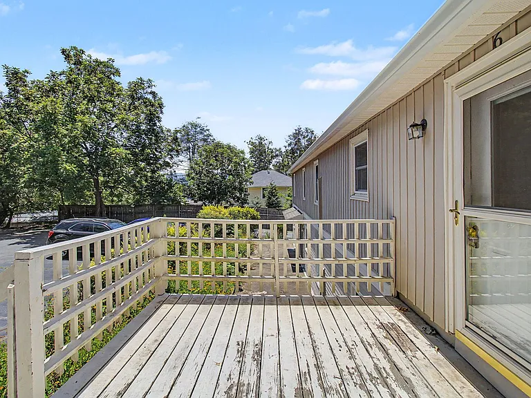 35 Hamburg Dr — Photo 7