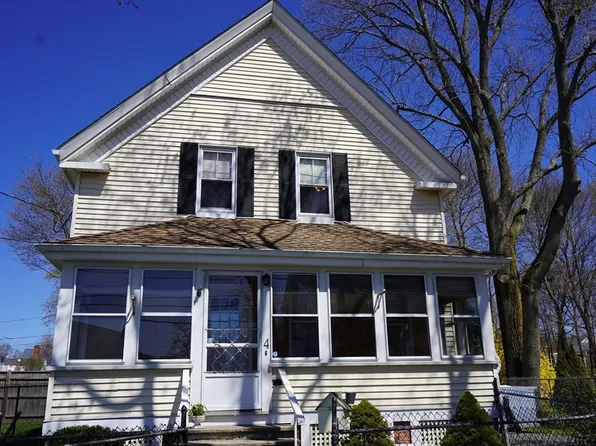4 Hourihan St, Peabody, MA 01960