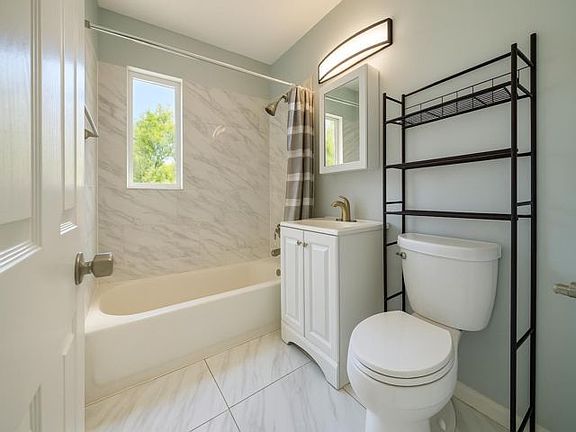 3rd image of 418 52nd St #1