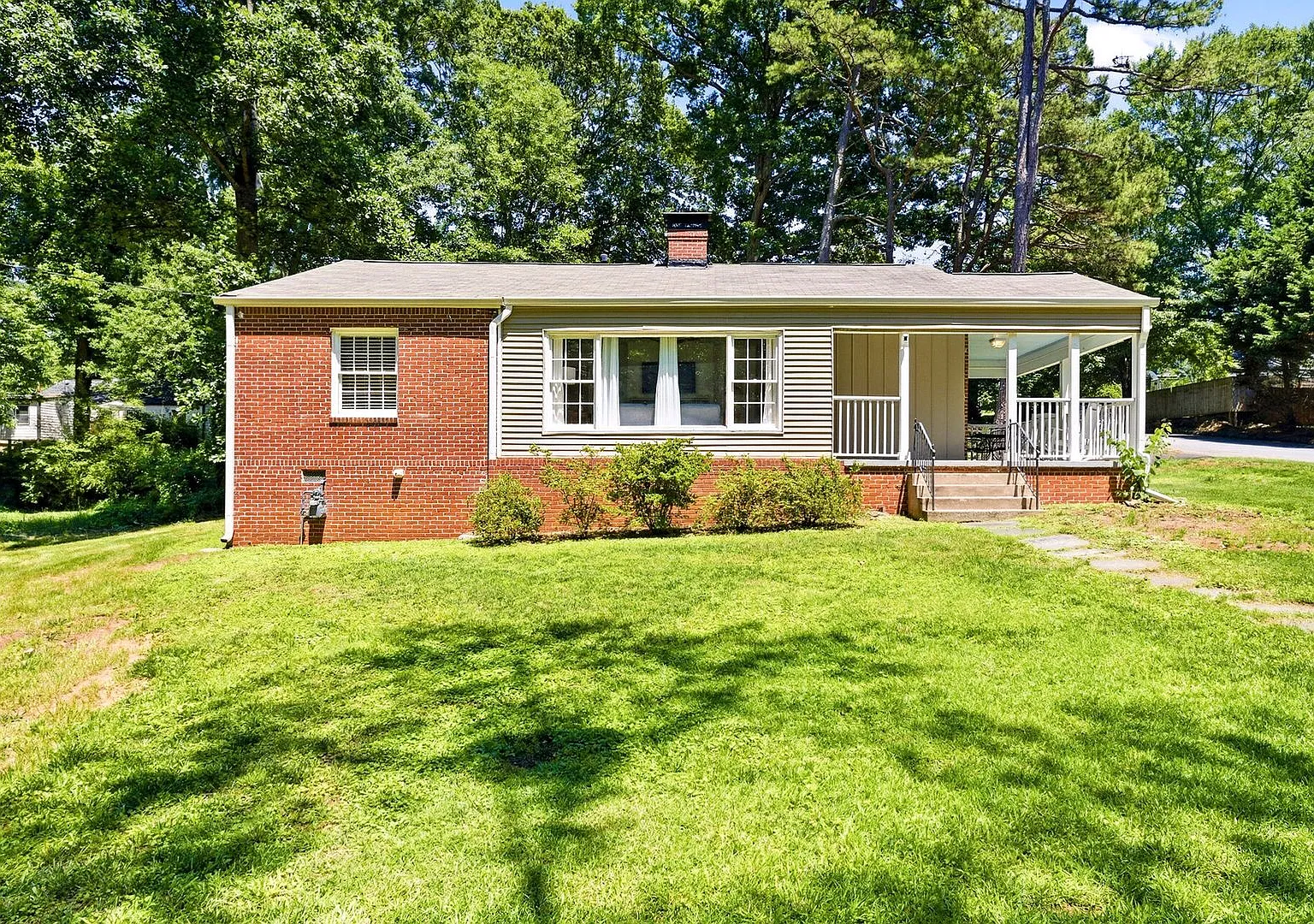 Furnished 3BR Across from Perkerson Park — Photo 1